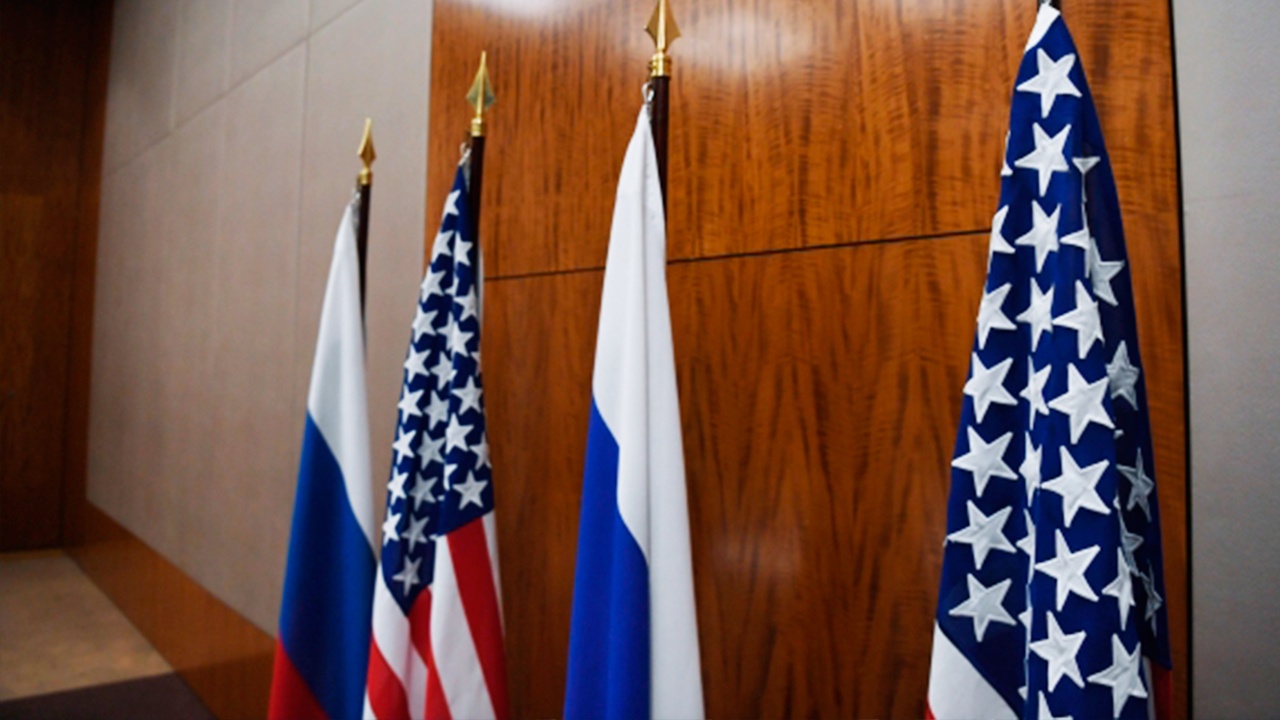 Лавров: Россия не будет делать первых шагов навстречу диалогу с Западом