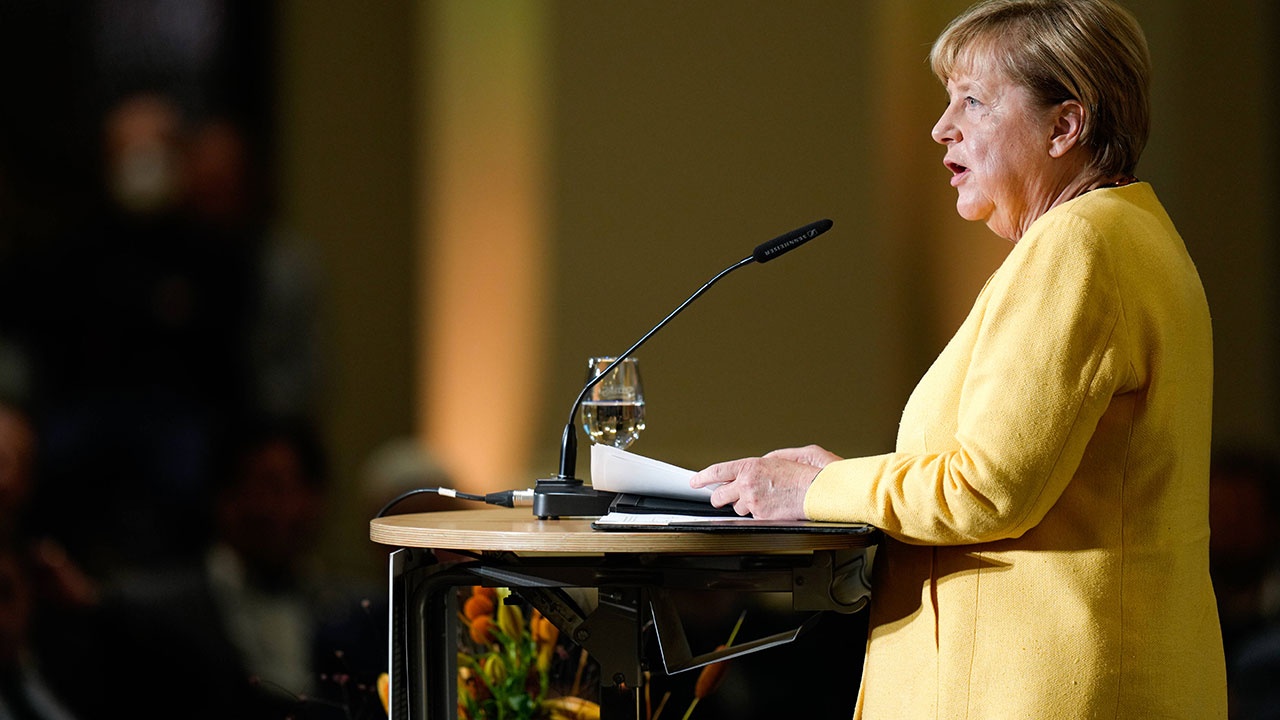Меркель призвала работать над общеевропейской архитектурой безопасности при участии России