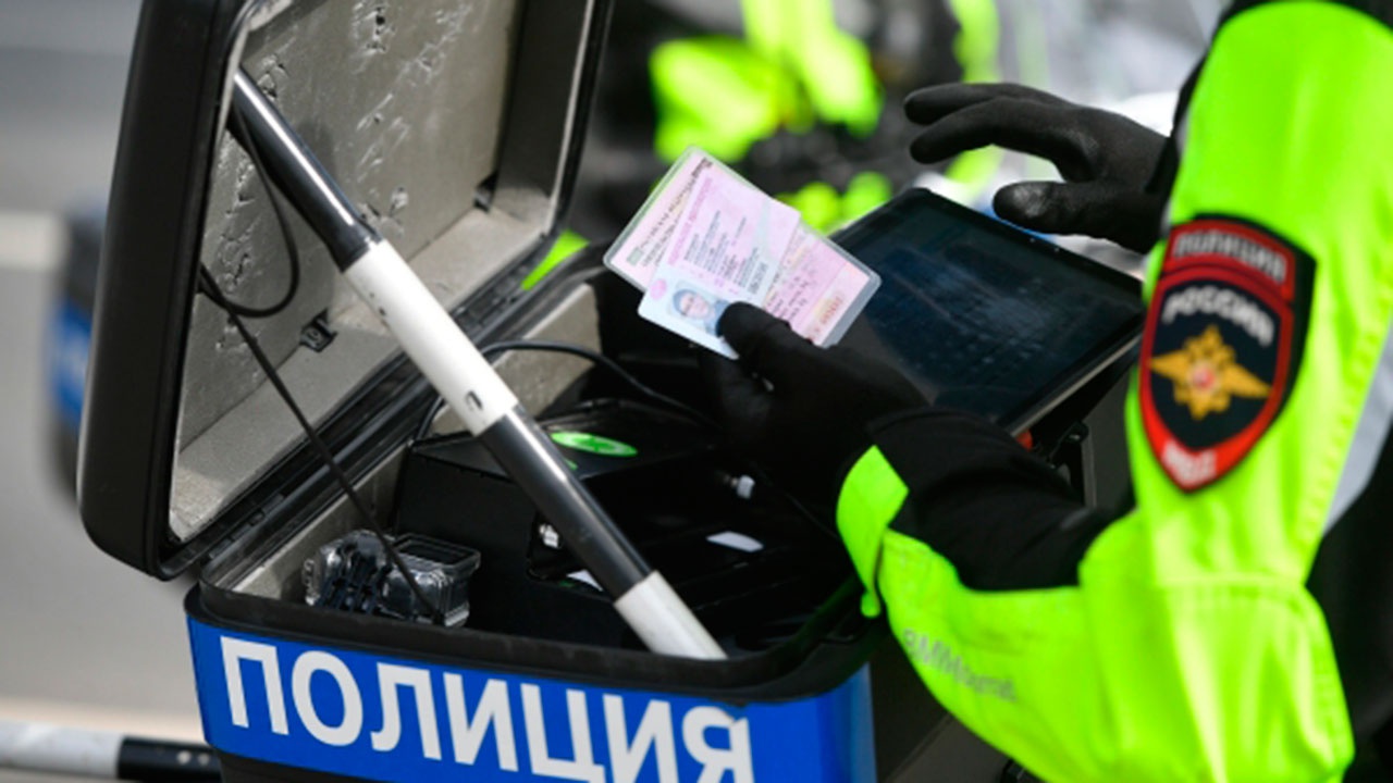 С октября в РФ можно предъявлять водительские права в электронном виде
