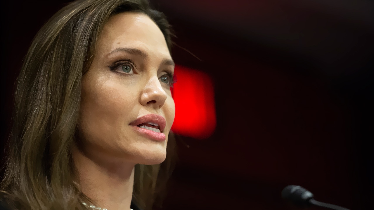 NYT: Анджелина Джоли рассказала о домашнем насилии Брэда Питта над ней и их детьми