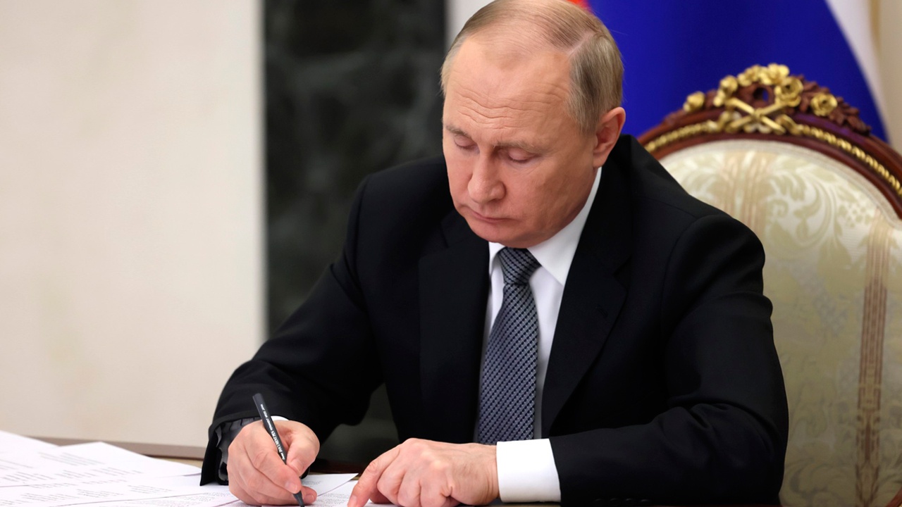 Путин утвердил ратификацию договоров о принятии в состав России новых территорий