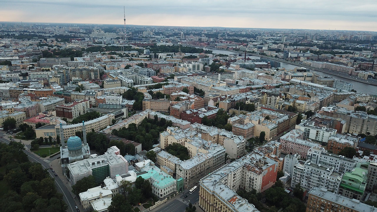 В Петербурге объявили оранжевый уровень опасности из-за шторма