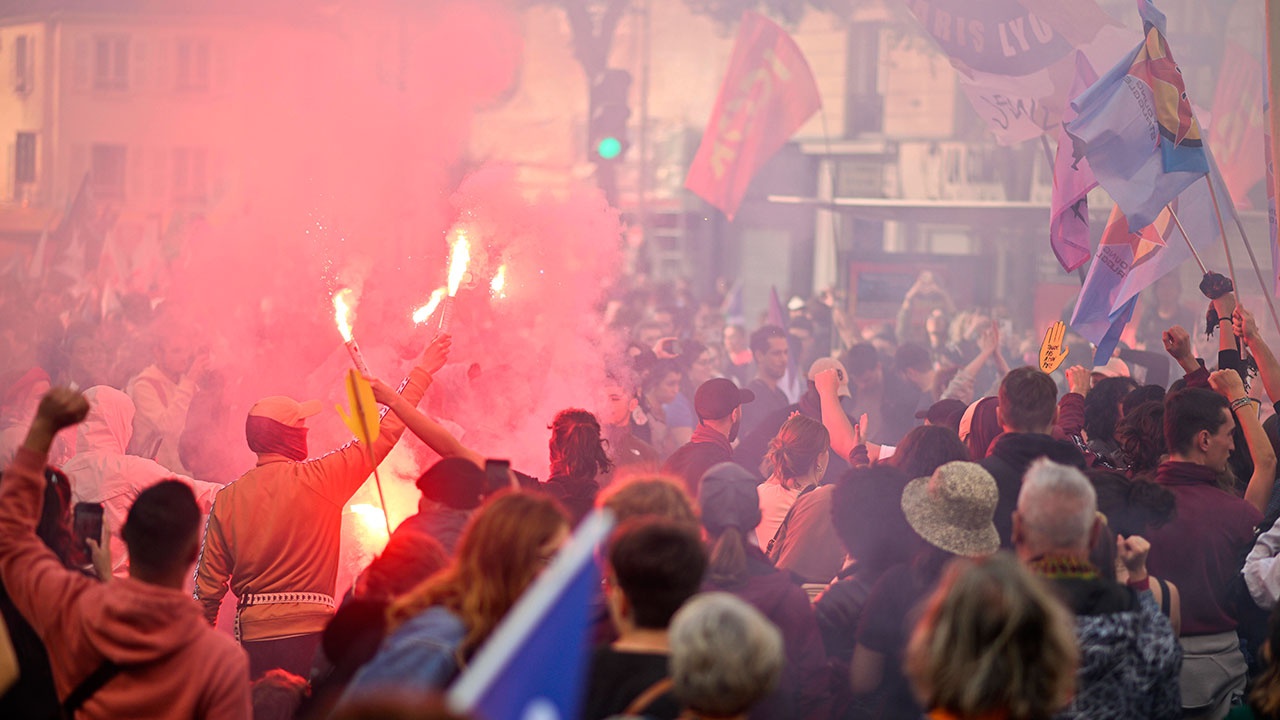 Протестующие в Париже объявили о старте общефранцузской забастовки рабочих с 18 октября
