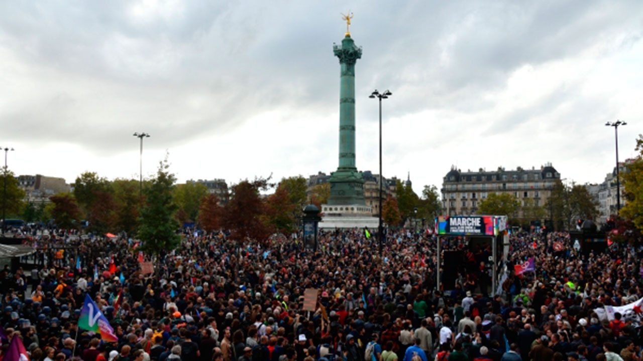 «Марш против дороговизны жизни» во Франции собрал 140 тысяч протестующих