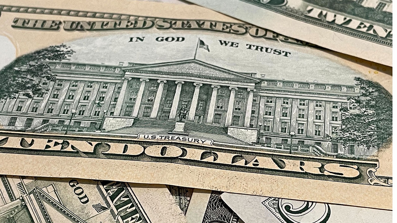 Эксперт объяснил снижение интереса России к доллару