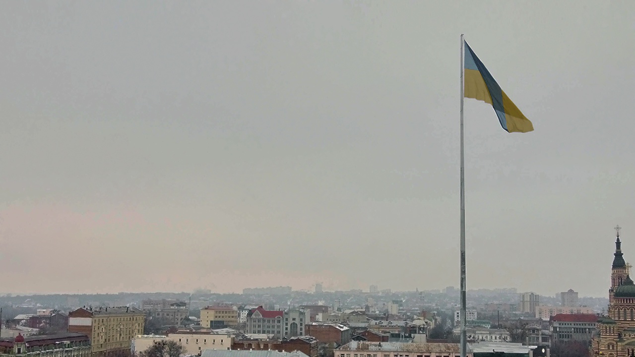 Власти Харькова заявили о взрывах в одном из промышленных районов города