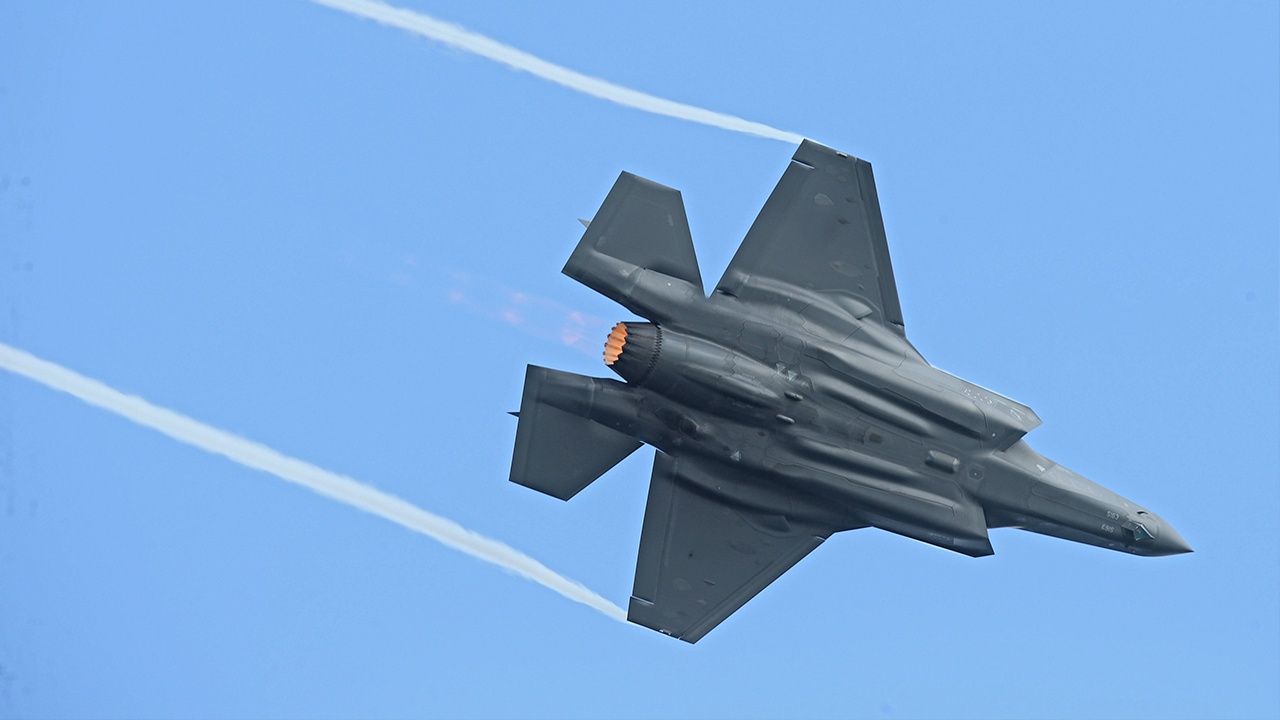 В США разбился истребитель пятого поколения F-35