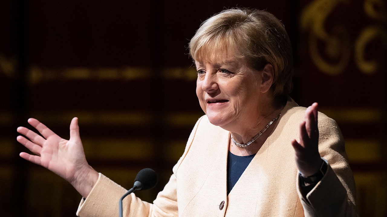 GT: Запад чахнет без лидеров уровня Меркель и сотрудничества с Россией