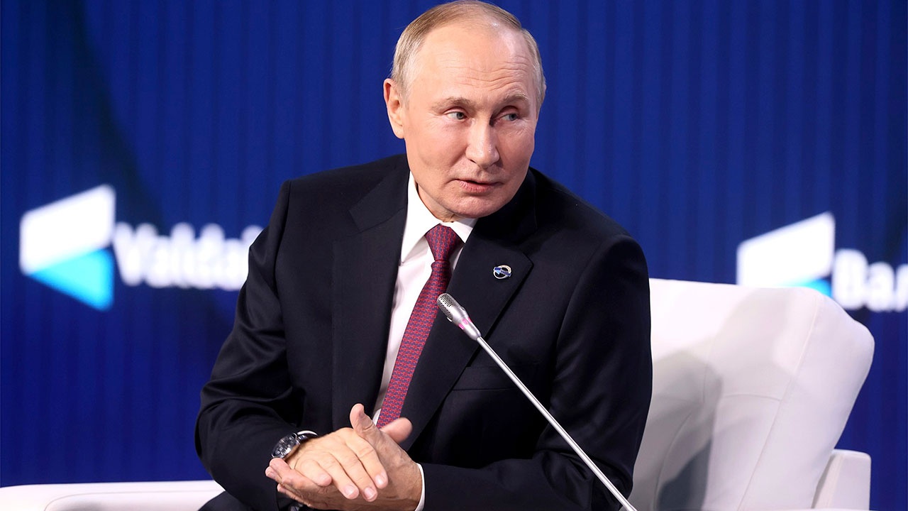 Опрос ФОМ: большинство россиян хорошо оценивают деятельность Путина