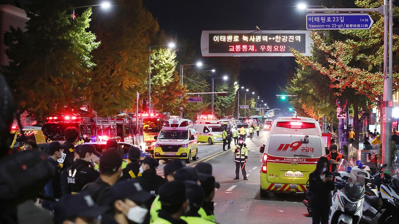 Посольство РФ сообщило о четырех погибших россиянках в давке в Сеуле