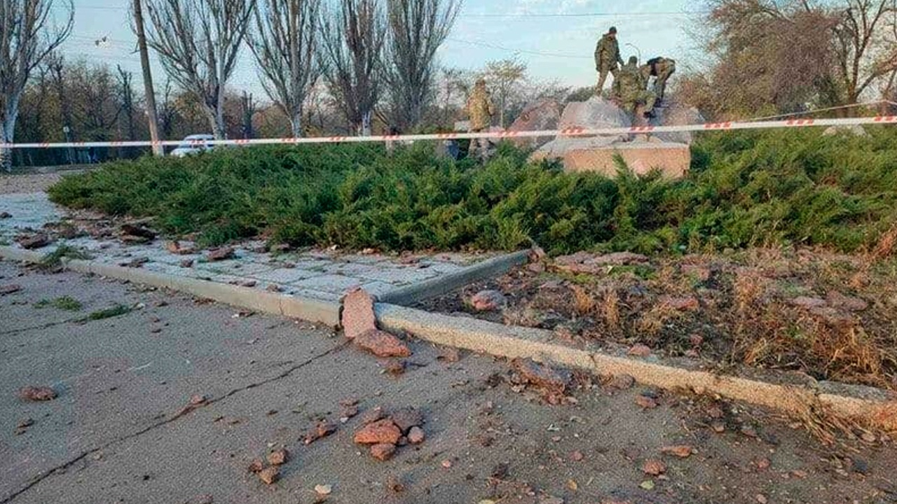Неизвестные взорвали обелиск «Родина-мать» в Николаеве 