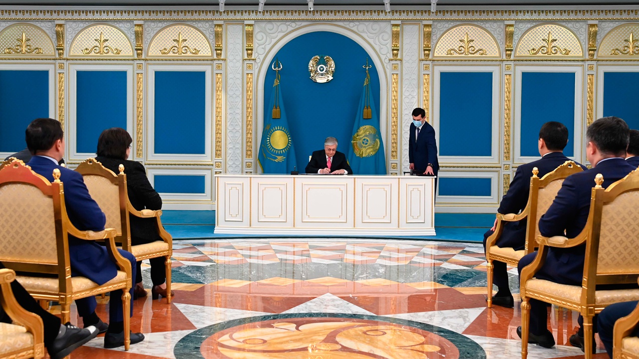 Токаев подписал закон о сокращении полномочий президента Казахстана