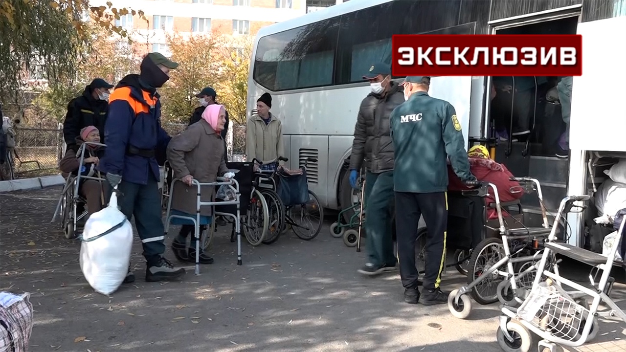 Уже не безопасно: МЧС эвакуировали пенсионеров из домов престарелых в  Херсоне