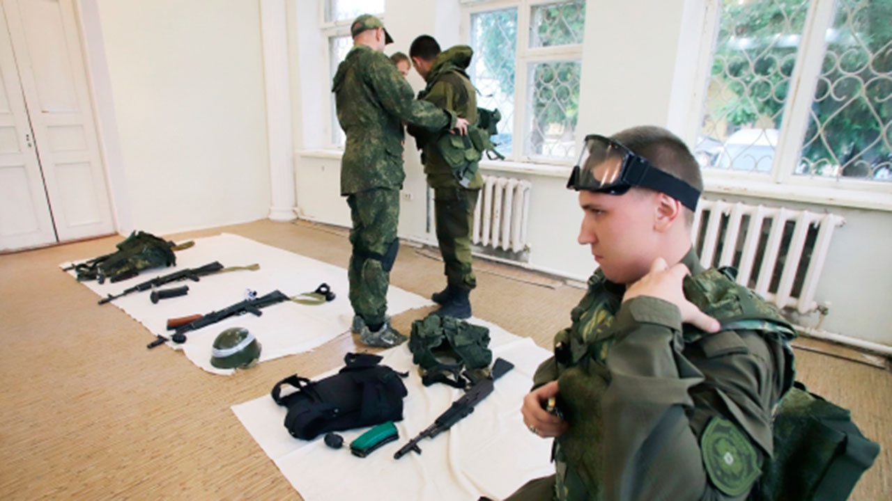 Минпросвещения заявило, что со следующего учебного года в школах появится курс по начальной военной подготовке