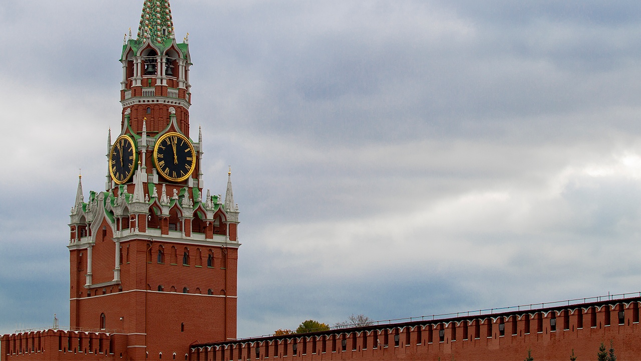 Кремль: обстоятельства требуют, чтобы Путин оставался в России, несмотря на саммит G20