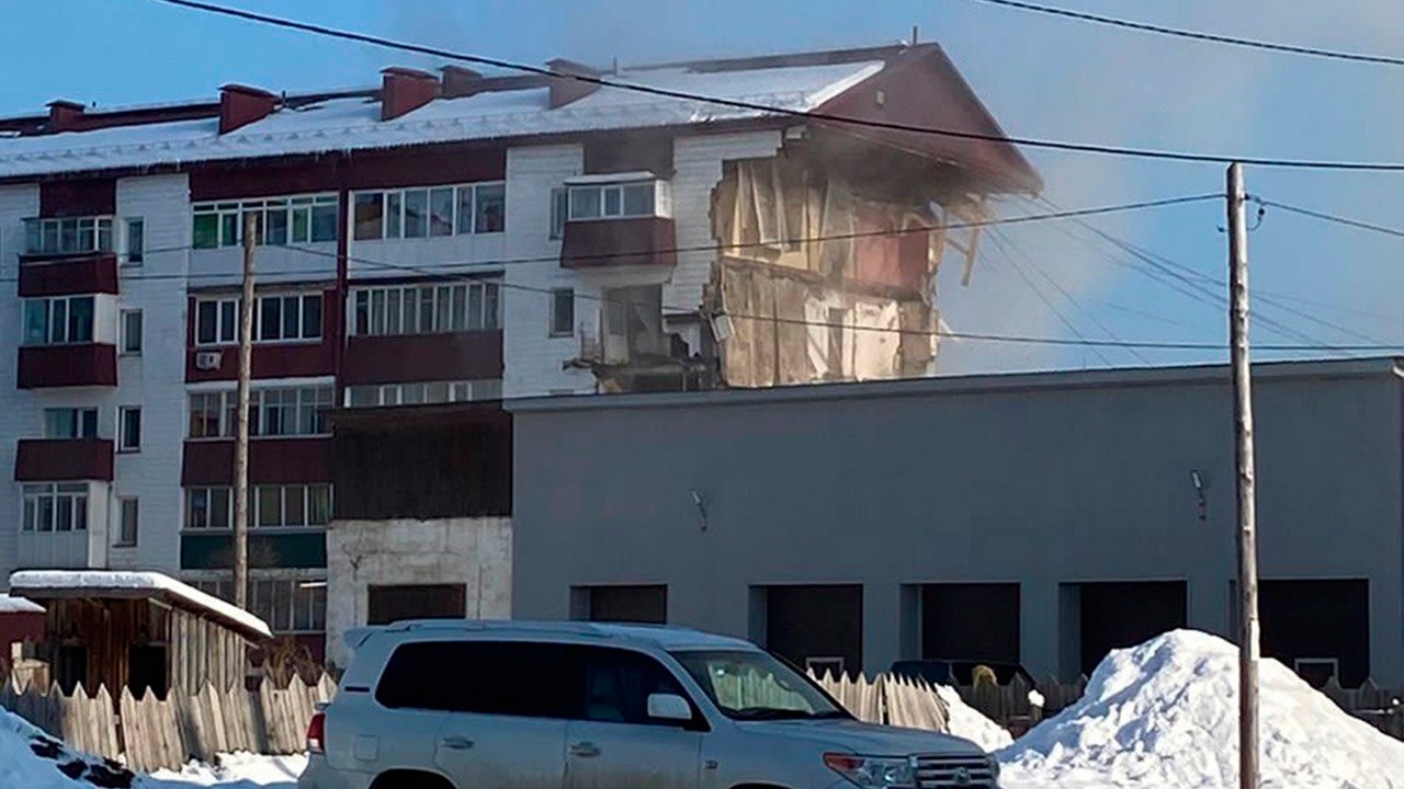 Шесть человек под завалами: на Сахалине после взрыва газа обрушился дом