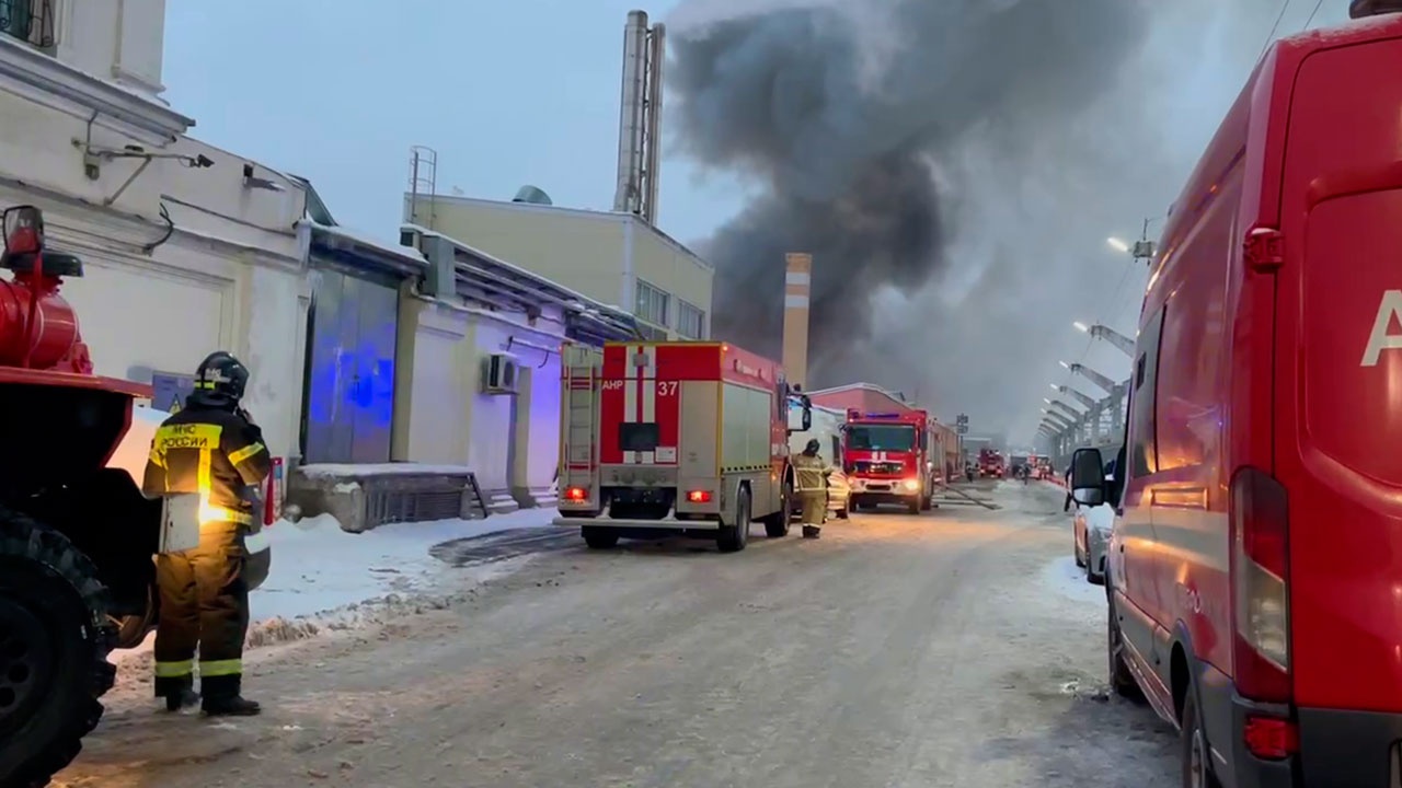Число погибших при пожаре на складе в центре Москвы возросло до восьми