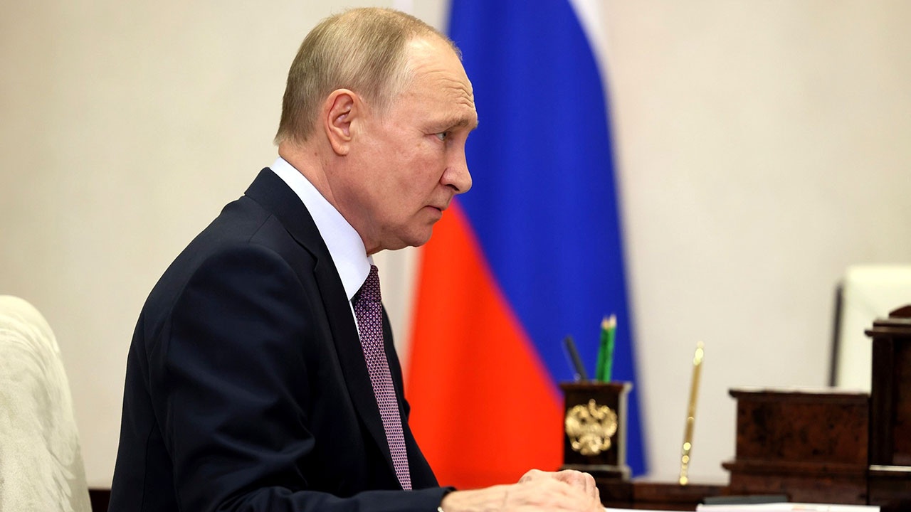 Путин продлил вето на покупки резидентами долей в иностранных компаниях без ведома ЦБ