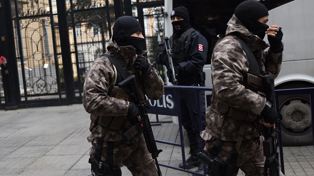  Восемнадцать человек задержаны в Стамбуле в ходе операции против ИГ* и «Аль-Каиды»**