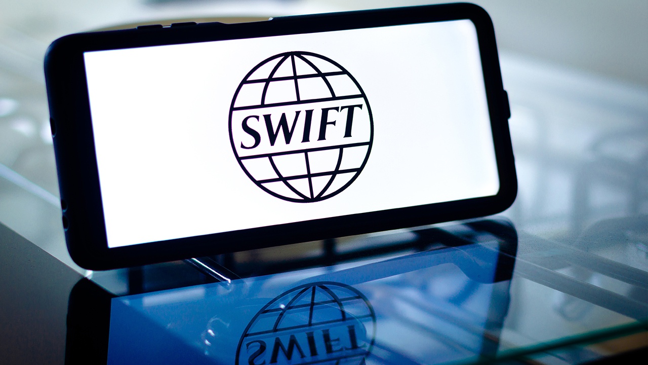 Новак: Россия и Китай работают над созданием системы расчетов без использования SWIFT