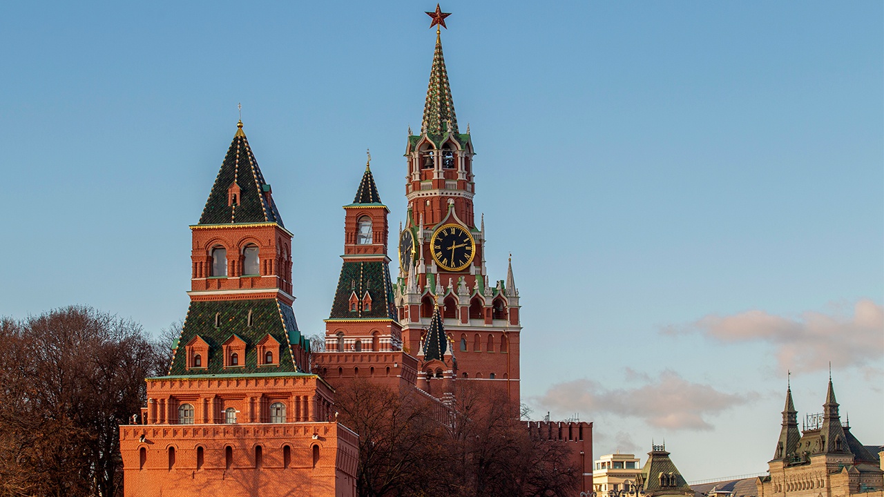 В Кремле назвали неправдой сообщения о запрете на зарубежные командировки для мужчин из АП