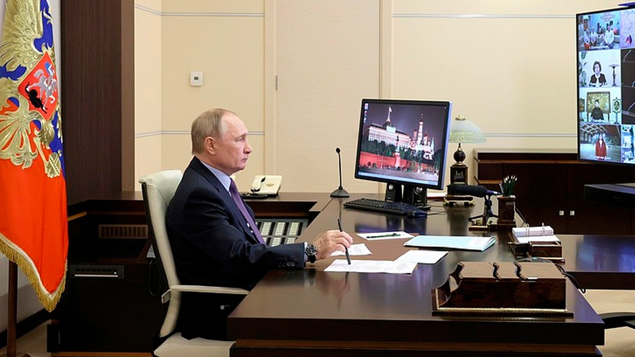Путину сообщат, что участник из Донецка покинул онлайн-встречу с ним из-за обстрела