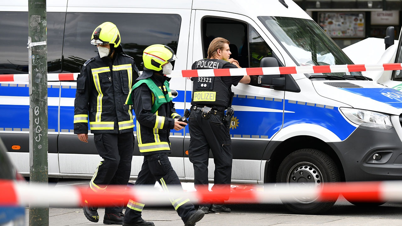 В Германии неизвестный напал с ножом на двух школьниц