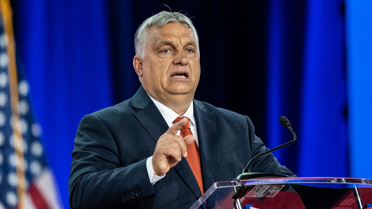 Премьер Венгрии призвал пересмотреть антироссийские санкции