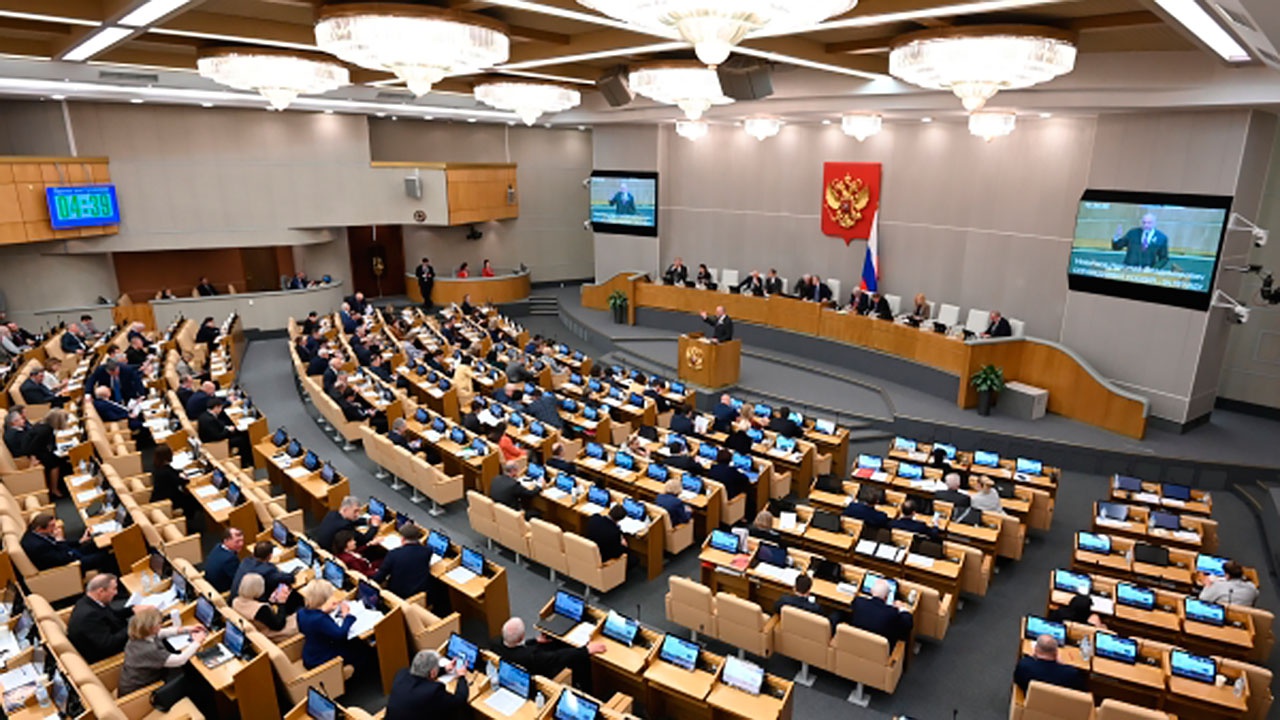 Госдума приняла закон о МРОТ в 16 242 рубля на 2023 год