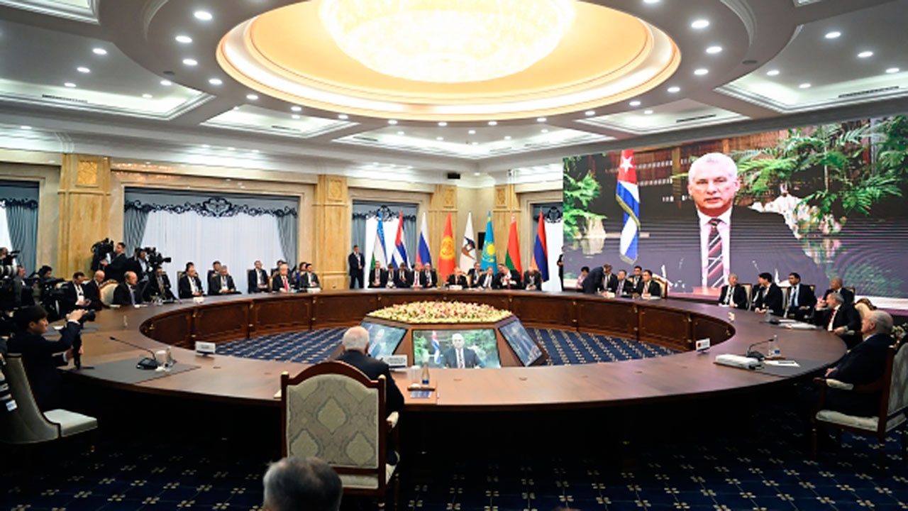 Кремль: лидеры ЕАЭС подписали 15 документов по итогам саммита в Бишкеке