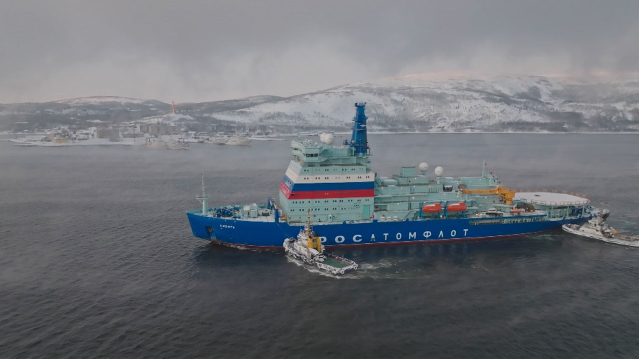 Балтийский завод ледоколы. Витус беринг судно мурманск. Урал атомный ледокол проекта 22220. Российский атомный ледокол «арктика» проект 22220. Ледокол сибирь балтийский завод атомный.