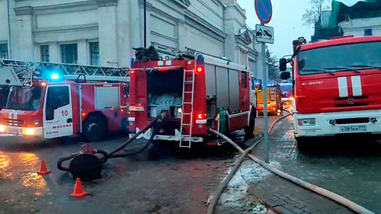 Пожар в москве сейчас 1 час назад