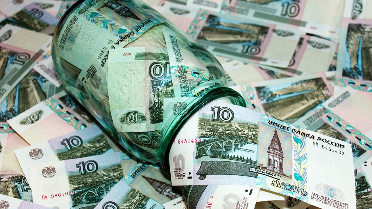 Экономист рассказал, зачем в России собираются вернуть в оборот купюры номиналом в пять рублей 