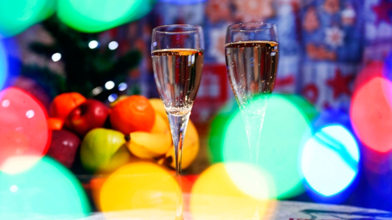 Эксперты рассказали, как не купить контрафактный алкоголь на Новый год