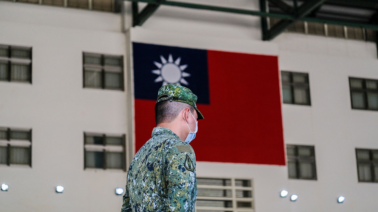 Минобороны Тайваня сообщило о приближении к острову 39 самолетов армии Китая