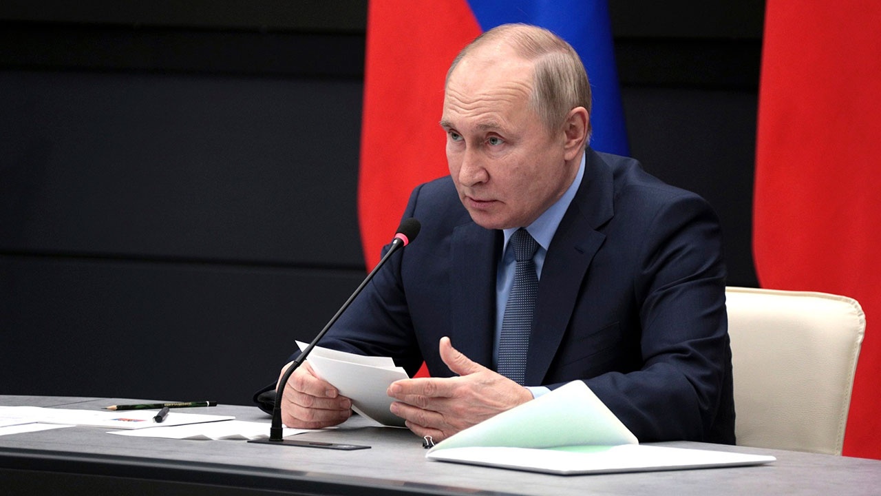Путин: Россия действует в правильном направлении в конфликте с Украиной