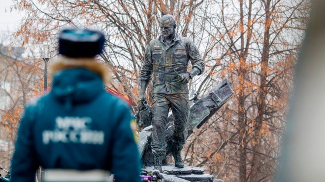 Настоящему офицеру и спасателю: кадры с открытия памятника Евгению Зиничеву