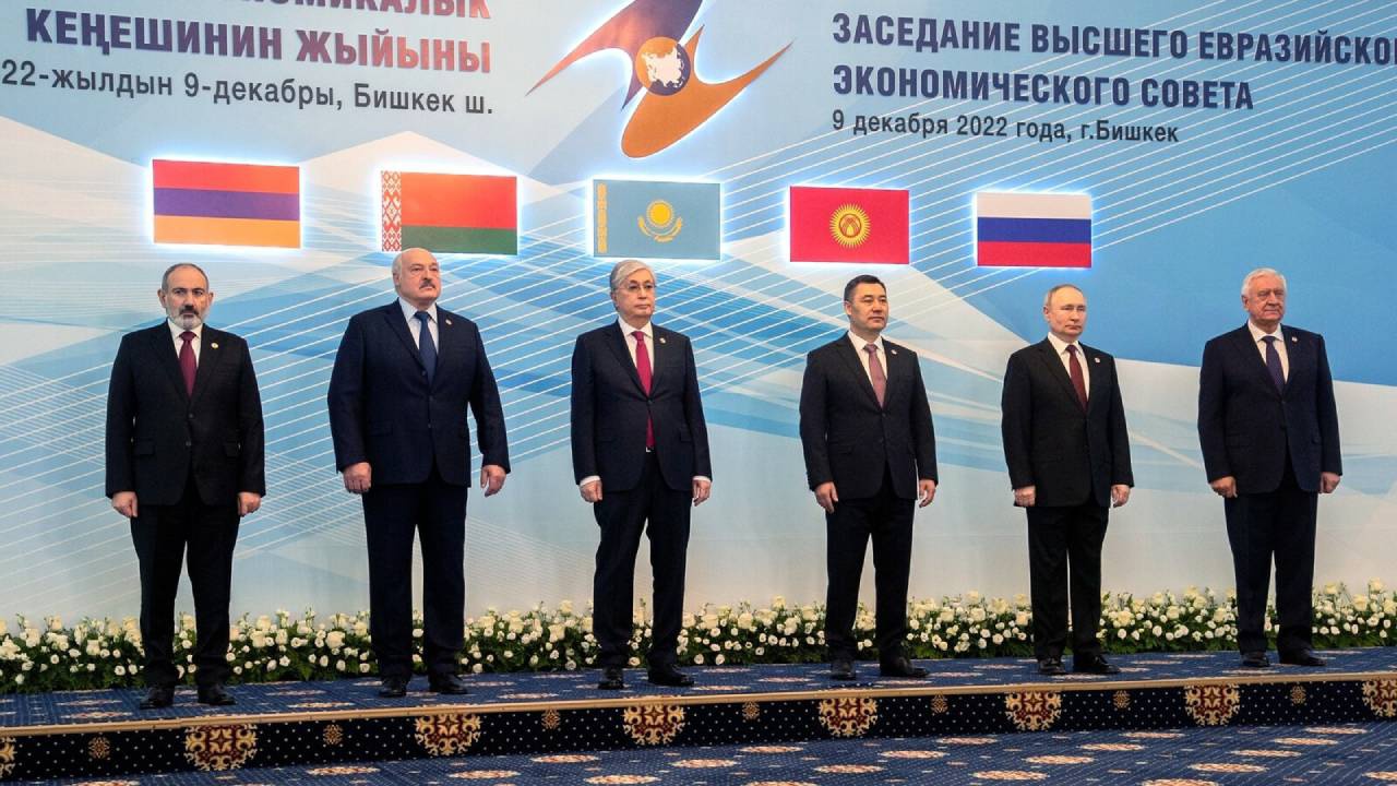 Лидеры России, Армении, Белоруссии, Казахстана и Киргизии встретились в Бишкеке