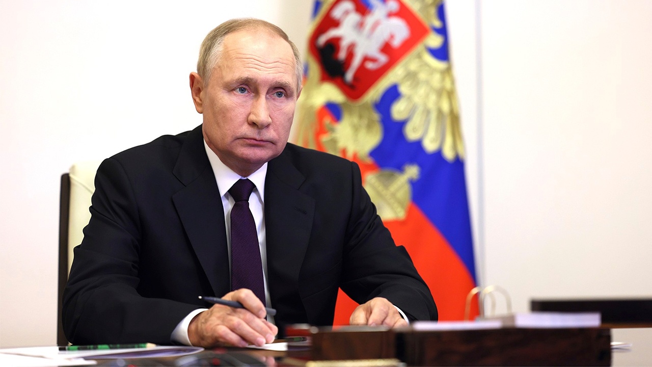 Путин подписал закон о штрафах до пяти миллионов или до пяти лет колонии за осквернение георгиевских лент