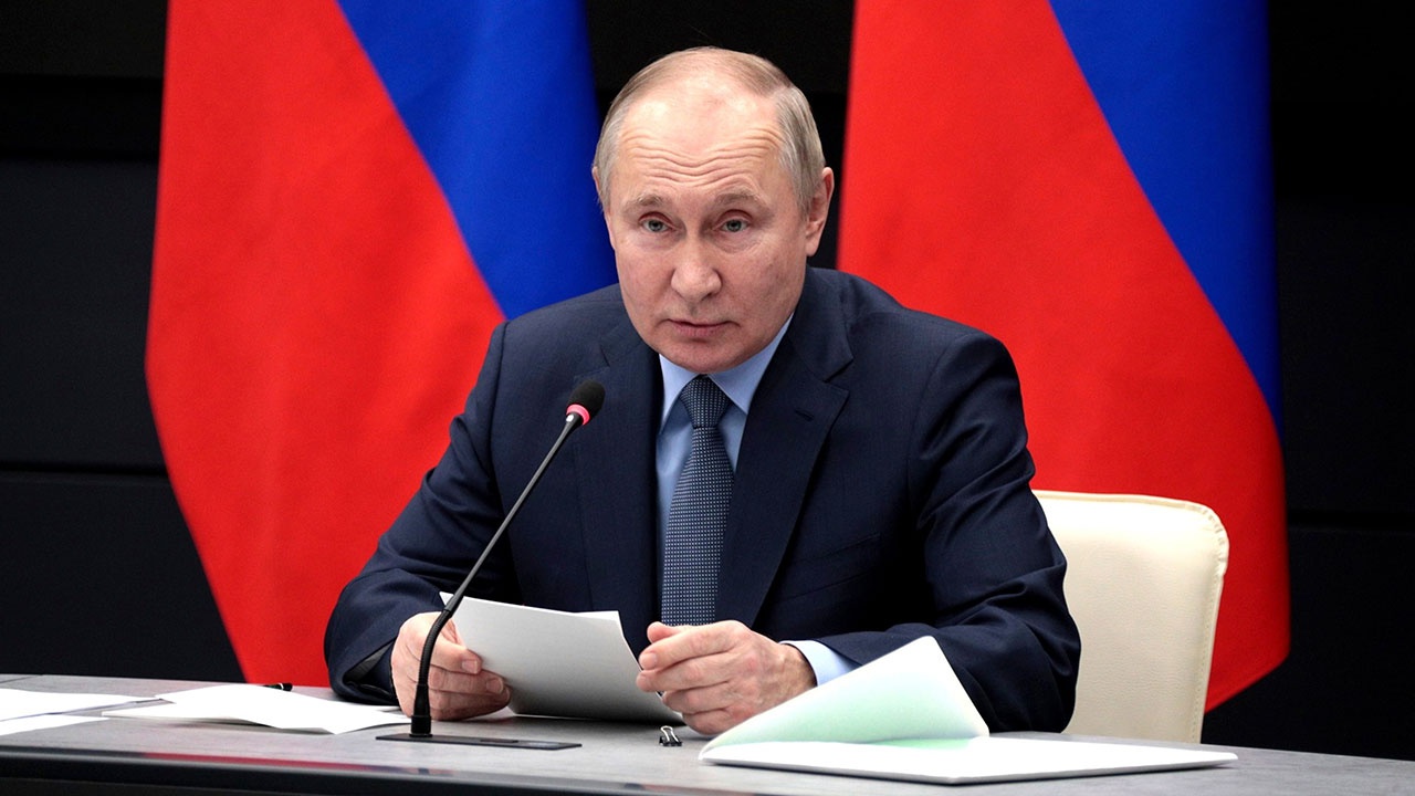 Путин поручил подключить гражданские больницы к оказанию медпомощи раненым в СВО