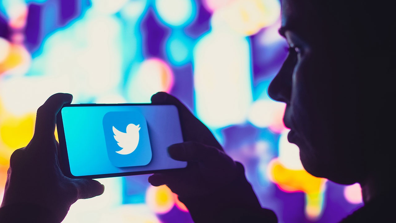 Журналист из США заявил, что под давлением властей Twitter начал борьбу с Россией