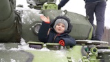 Замминистра обороны Попов исполнил новогоднюю мечту шестилетнего мальчика из Курганской области