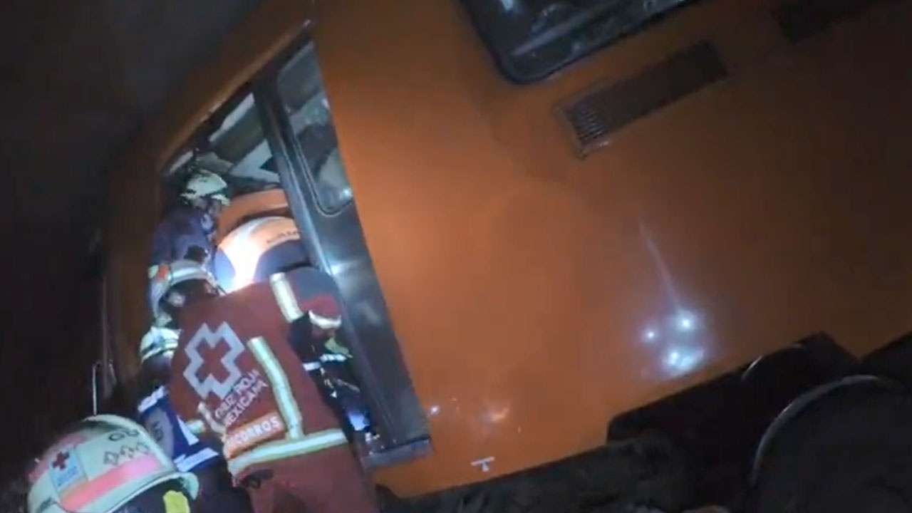 В столице Мексики столкнулись два поезда в метро