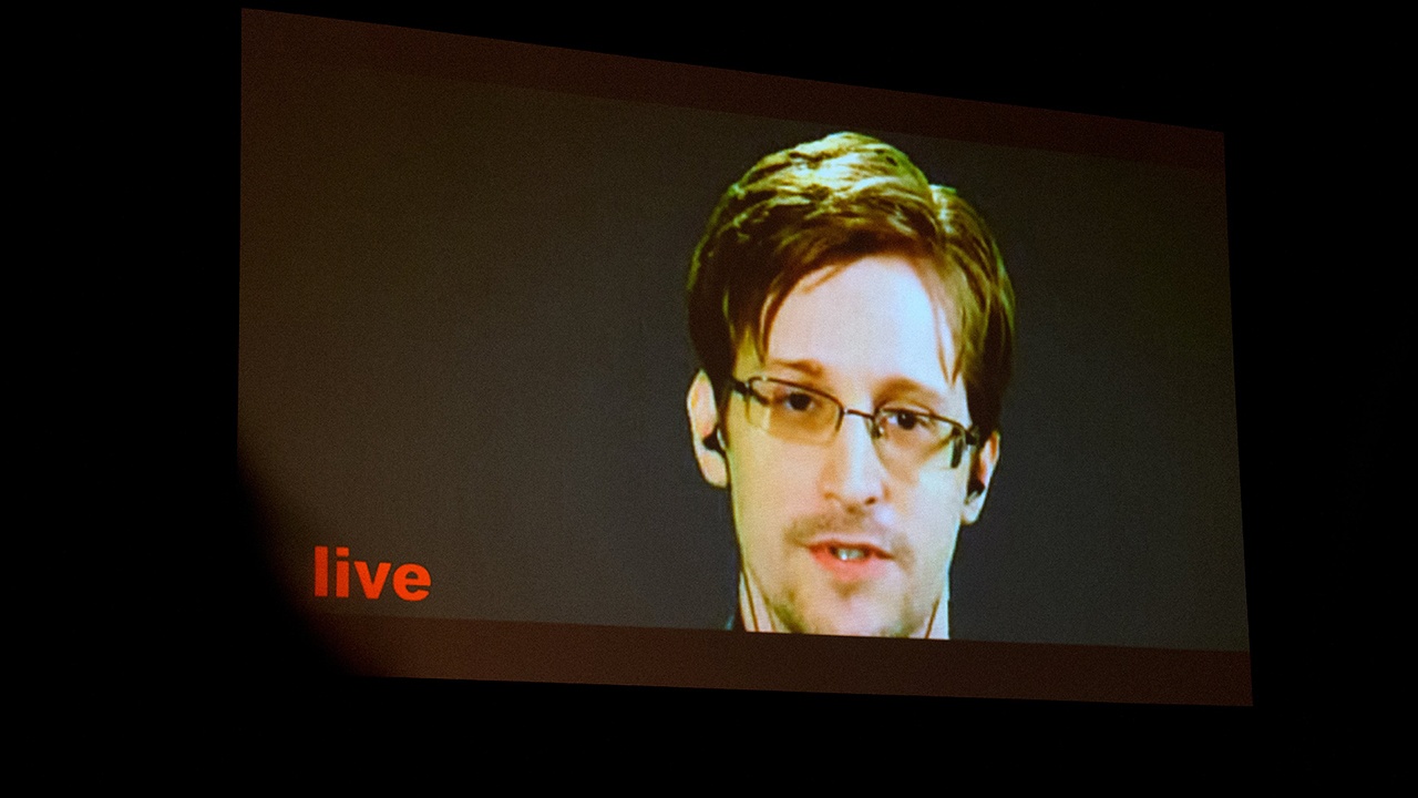 Сноуден: Байден забрал больше секретных документов, чем разоблачители