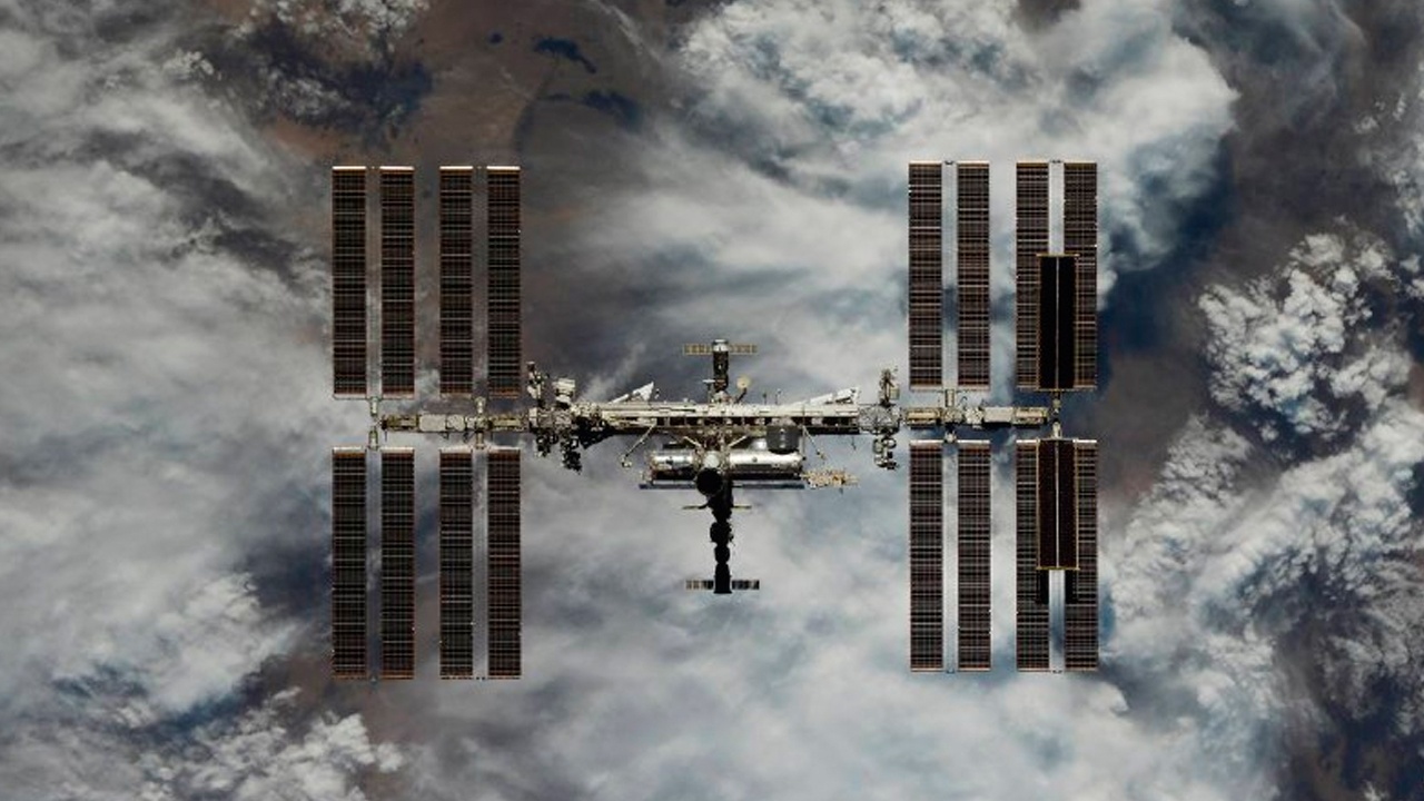 В Роскосмосе допустили эвакуацию экипажа МКС на двух разных кораблях