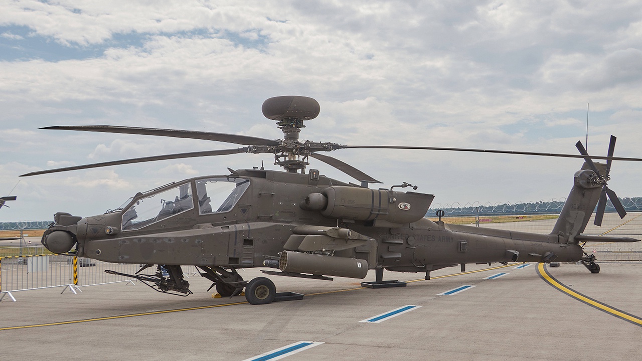 Mirror: Британия передаст Украине вертолеты Apache с ракетами Hellfire