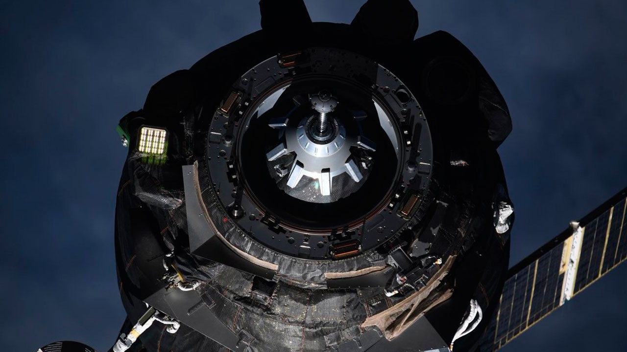 Роскосмос сообщил о переносе ложемента астронавта NASA из корабля «Союз МС-22» в Crew Dragon