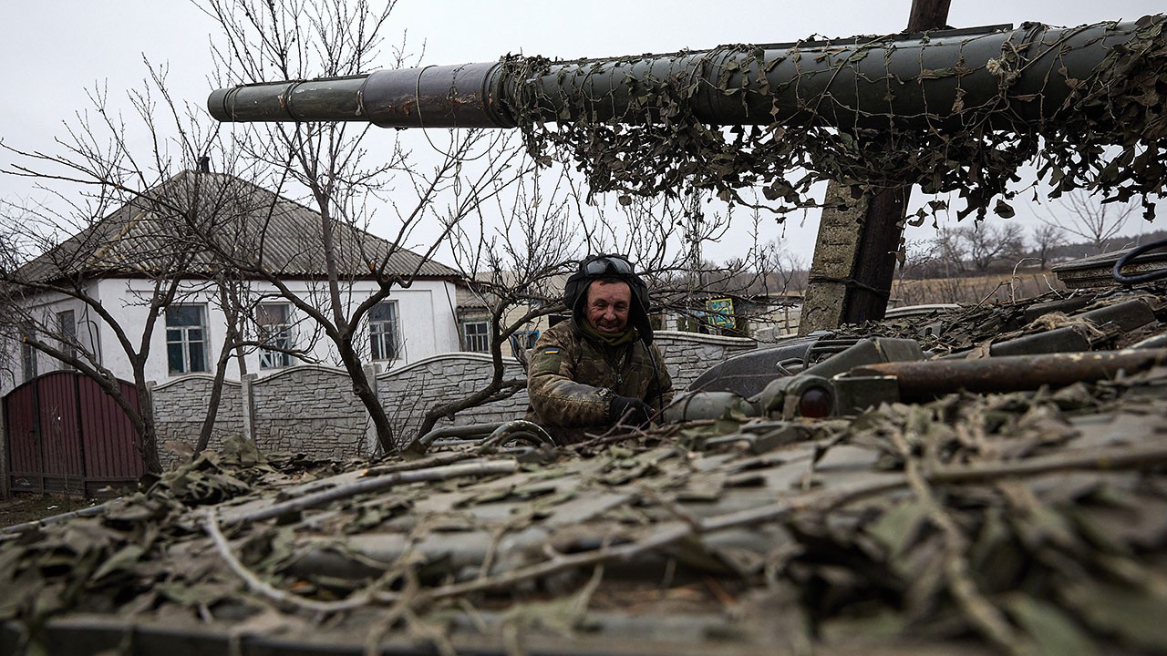 В ЛНР сообщили о стягивании Киевом бронетехники в направлении Сватово
