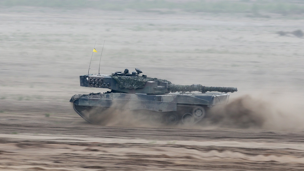 Польша запросила у Германии разрешение на передачу Украине танков Leopard