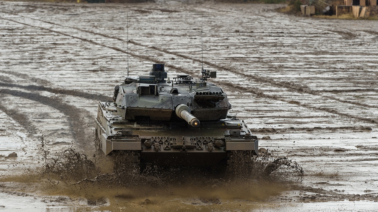 El Pais: Испания присоединится к поставкам танков Leopard Украине после согласия ФРГ